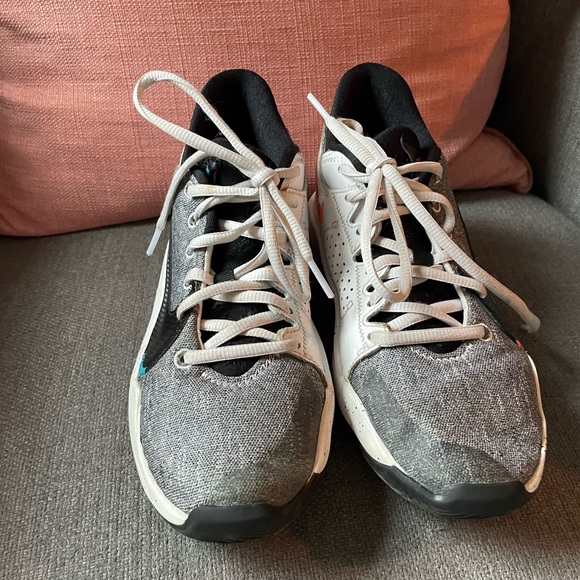 Nike Freak Basketball Shoes size 4 - Picture 2 of 3